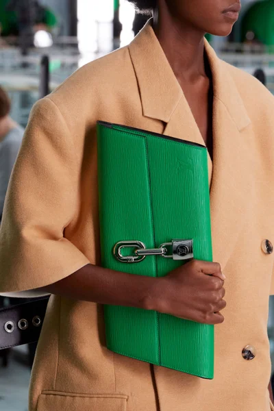 Look 12